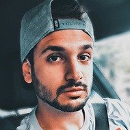 ViTuber, 32 (YouTube Star)