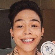 VMiguel Gonzales, 27 (Twitter Star)