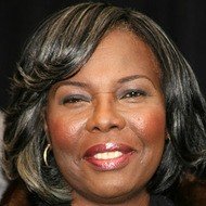 Voletta Wallace, 71 (Thành viên gia đình)