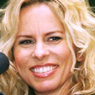 Vonda Shepard, 60 (流行歌手)