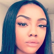 Vonneke Bonneke, 27 (YouTube Star)