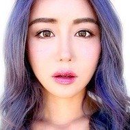Celebrities born on January 9