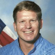 William Shepherd, 76 (宇航員)