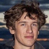 Wyatt Pike, 24 (Cantante rock)