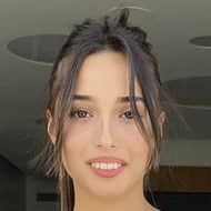 X.lian, 22 (TikTok Star)