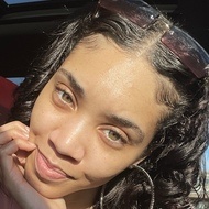 Yanni Giles, 30 (TikTok明星)