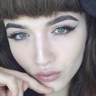 Yasmin Zbari, 25 (YouTube明星)