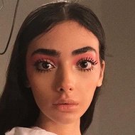 Yasmine Sima, 28 (Modell)