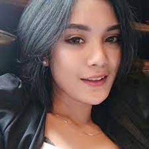 Yoanna Putri, 30 (Instagram Star)