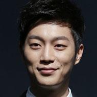 Yoon Doo-joon, 34 (說唱歌手)