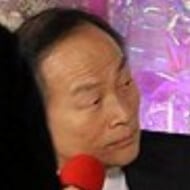 Yutaka Higuchi, 58 (Bassista)