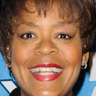 Yvette Freeman, 68 (电视女演员)