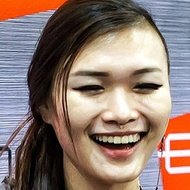 Yvette young, 34 (吉他手)