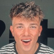 Zach Webb, 25 (TikTok明星)