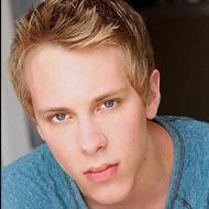 Zack Shada, 31 (電影演員)