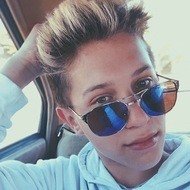 Zeke Official Tumblers, 21 (YouTube明星)