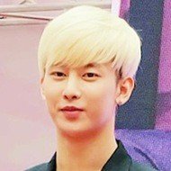Zhou Yixuan, 33 (Chanteuse pop)