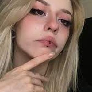 zira.merz, 23 (TikTok Star)