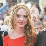 Zoe De Grand Maison, 28 (Actriz de Televisión)