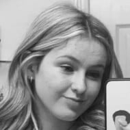 Zoe Simpson, 19 (TikTok Star)